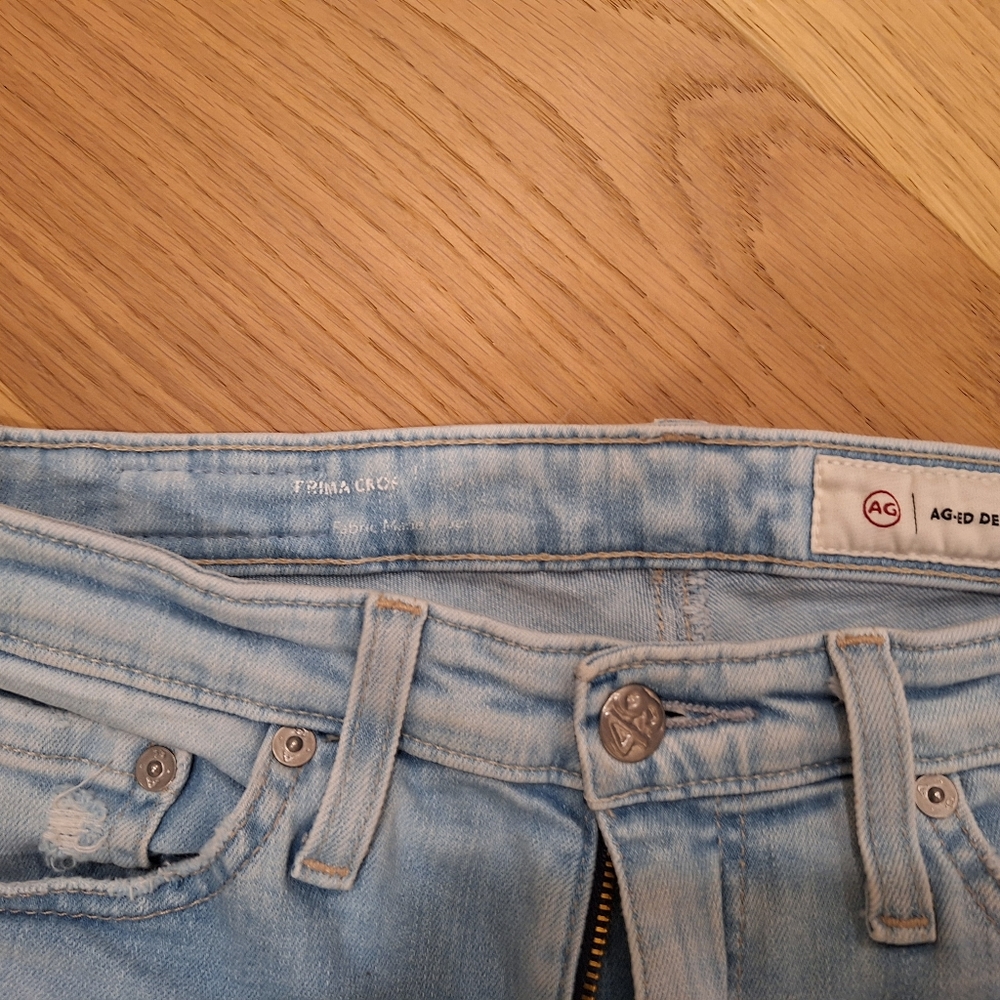 Light wash skinny jeans